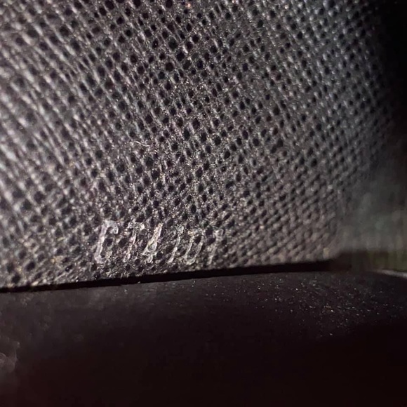 Auth Louis Vuitton Graphite 6 key holder/wallet. - Picture 10 of 10